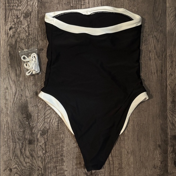 Abercrombie & Fitch Marina One Piece Swimsuit - Black and White - Size Medium - Picture 3 of 3